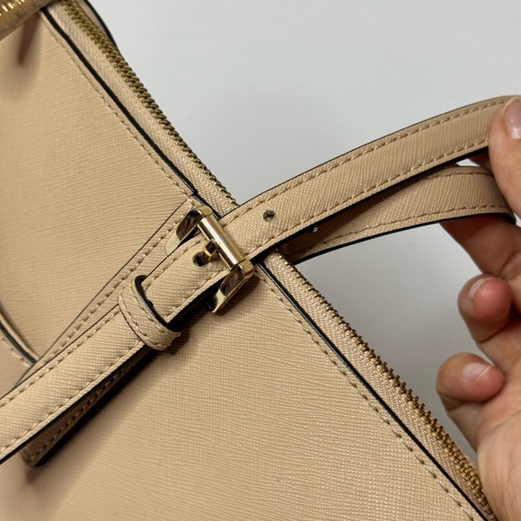 Michael Kors Jet Set Travel Large Tote Oyster Beige Saffiano Leather Top Zip Bag - Picture 9 of 15